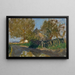 Rue de village avec ferme sous les arbres - Alfred Zoff — inramlat konstverk på väggen