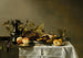 persikor på ett silverfat, en fruktpaj, ett litet bröd, en graverad roemer och en silverbrygga på ett delvis draperat bord - Cirkel av Pieter Claesz — vy av konstverket