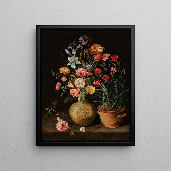 Rosor, ljus, iris och andra blommor i en kruka av fajans med en nejlikapotta och en fjäril på en kant - Clara Peeters — inramlat konstverk på väggen