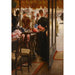 Reproduktion av målningen La Demoiselle de Magasin - James Tissot