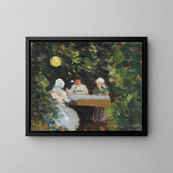 Ensemblé i trädgården en sommarkväll under lampan - Michael Ancher — inramlat konstverk på väggen