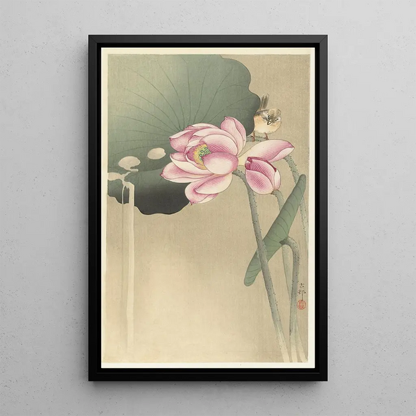 Fågel som sjunger och lotus - Ohara Koson — inramlat konstverk på väggen