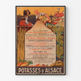 Vintagereklamaffisch Potasses d’Alsace, visad i en tunn ram på en ljus vägg.