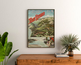 Vintage affisch Aix-les-Bains, Mont-Revard, hängränna, inramad ovanför en träbyrå, mellan växter.