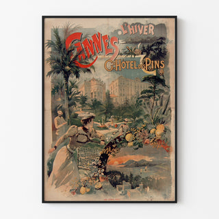 Vintageaffisch Cannes, Grand Hôtel des Pins, uppsatt i en tunn ram på en ljus vägg.