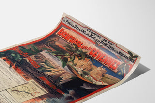 Vintageaffisch Cévennes, utflykter med tåg, presenterad på ett böjt papper, perspektivvy.