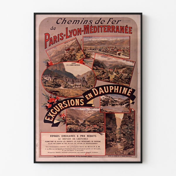 Vintageaffisch Dauphiné, utflykter PLM, uppvisad i en tunn ram på en ljus vägg.