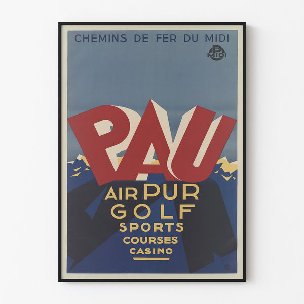 Vintageaffisch Pau, golf et sports, i ett smalt ramverk mot en ljus vägg.