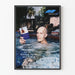 Vintageposter av Carel Struycken som håller sommarföreläsning i jacuzzi