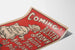 Vintageposter Coming Buster Brown – Retro väggdekoration i rött