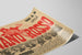 Vintageposter Il Nano Rosso italiensk humorjournal — vy av konstverket