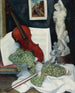 Stilleben med fiol - Ángel Zárraga, 1919 — fiol, vindruvor och skulptur