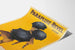 Vintageposter Paraply-Revel med gul bakgrund
