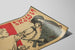 Antinazistisk propagandaposter - Knuten näve mot fastkedjad nazistsoldat — vy av konstverket