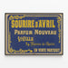 Vintageposter Sourire d'Avril Parfym Ny Viville — inramlat konstverk på väggen